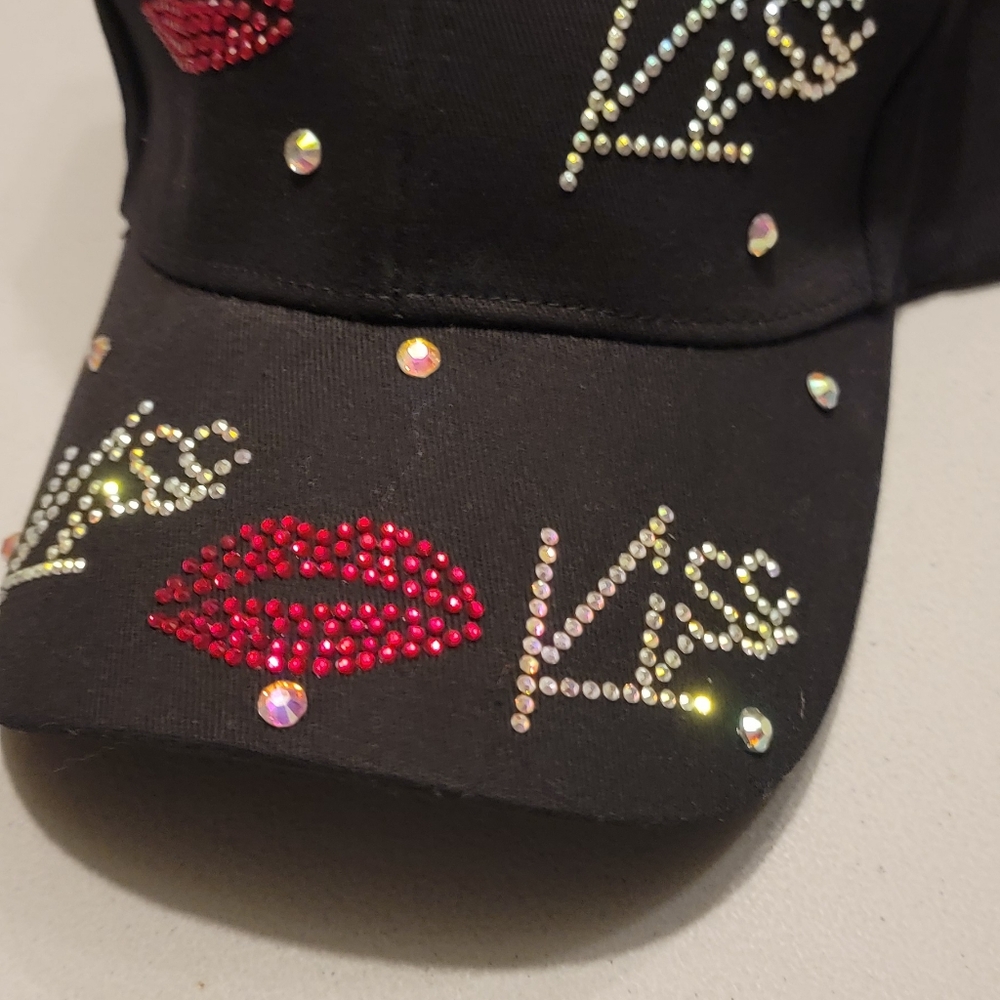 New black rhinestone kiss 💋 baseball cap - Picture 3 of 12